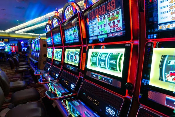 Exploring The Evolution Of Online Slot Games In The Digital Era